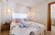 Impecable apartamento de un dormitorio con vistas al mar en Marbella Este.