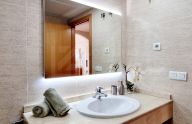 Impecable apartamento de un dormitorio con vistas al mar en Marbella Este.