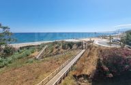Impecable apartamento de un dormitorio con vistas al mar en Marbella Este.