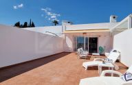 Impecable apartamento de un dormitorio con vistas al mar en Marbella Este.