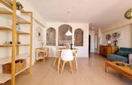 Impecable apartamento de un dormitorio con vistas al mar en Marbella Este.