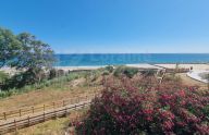 Impecable apartamento de un dormitorio con vistas al mar en Marbella Este.
