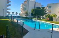 Apartamento en planta baja de un dormitorio y garaje junto al mar en Marbella