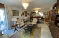 Spacious 4-bedroom corner apartment with garage in the center of Marbella