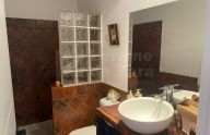 Amplio local habilitado como vivienda de 2 dormitorios en la zona alta de Miraflores, Marbella