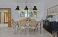 Apartamento espacioso de tres dormitorios en Jardines de la Colonia, en San Pedro de Alcántara