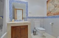 Apartamento espacioso de tres dormitorios en Jardines de la Colonia, en San Pedro de Alcántara