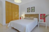 Apartamento espacioso de tres dormitorios en Jardines de la Colonia, en San Pedro de Alcántara