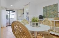 Apartamento espacioso de tres dormitorios en Jardines de la Colonia, en San Pedro de Alcántara