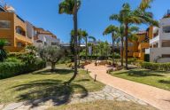 Excelente apartamento de 2 dormitorios y garaje situado en la Milla de Oro de Marbella