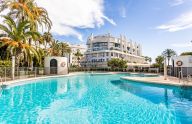Soleado apartamento dúplex en planta a pocos pasos del mar en el centro de Marbella