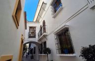Casa de dos plantas para reformar en el casco antiguo de Marbella