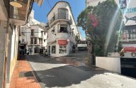 Building with 2 premises and 2 apartments in the old town of Marbella