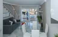Casita adosada dúplex de 2 dormitorios en Elviria, Marbella Este