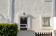 Casita adosada dúplex de 2 dormitorios en Elviria, Marbella Este