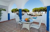 Casita adosada dúplex de 2 dormitorios en Elviria, Marbella Este