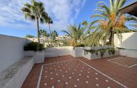 Maravilloso ático dúplex a reformar de 5 dormitorios en Ventura del Mar, Milla de Oro de Marbella