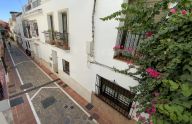 Encantadora casa en esquina de 4 dormitorios en el casco antiguo de Marbella