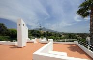 Espectacular villa de 5 dormitorios con vistas panorámicas al mar y a la montaña en la quinta, Benahavís