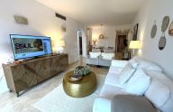 Magnificent 3-bedroom duplex penthouse with lift in a seaside development in Marbella East.