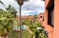 Magnificent 3-bedroom duplex penthouse with lift in a seaside development in Marbella East.