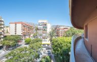 Large 5-bedroom apartment with pool and garage in the center of Marbella