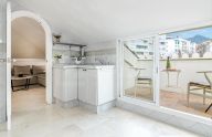 Bright 2-bedroom penthouse in the center of Marbella
