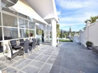 Villa for sale in Aloha, Nueva Andalucia
