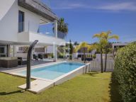 Villa for sale in El Campanario, Estepona