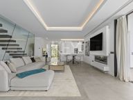 Villa for sale in El Campanario, Estepona