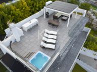Villa for sale in El Campanario, Estepona