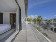 Villa for sale in El Campanario, Estepona