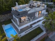 Villa for sale in El Campanario, Estepona