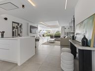 Villa for sale in El Campanario, Estepona