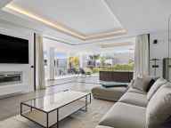 Villa for sale in El Campanario, Estepona
