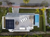 Villa for sale in El Campanario, Estepona