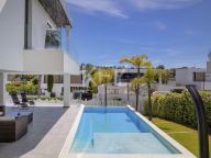 Villa for sale in El Campanario, Estepona