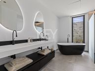 Villa for sale in El Campanario, Estepona