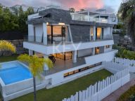 Villa for sale in El Campanario, Estepona