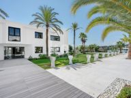 Villa for sale in Nueva Andalucia