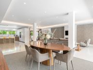 Villa for sale in La Quinta, Benahavis