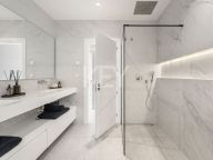 Villa for sale in La Quinta, Benahavis