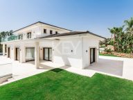 Villa for sale in Los Naranjos Golf, Nueva Andalucia