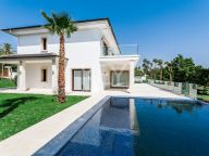 Villa for sale in Los Naranjos Golf, Nueva Andalucia