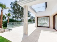 Villa for sale in Los Naranjos Golf, Nueva Andalucia