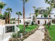 Villa for sale in Los Naranjos Golf, Nueva Andalucia