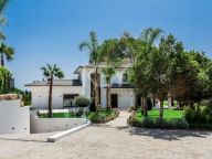 Villa for sale in Los Naranjos Golf, Nueva Andalucia