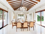 Villa for sale in Los Naranjos Golf, Nueva Andalucia