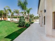 Villa for sale in Los Naranjos Golf, Nueva Andalucia