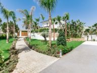 Villa for sale in Los Naranjos Golf, Nueva Andalucia